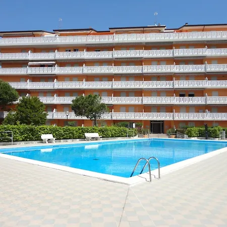 Sea And Pool View Apartment *